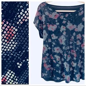 Anti-sparkle! Understated flat-sequined tunic top